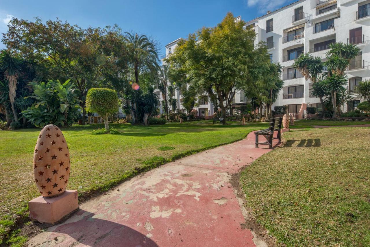 Jardines Del Puerto Apartment Marbella Bagian luar foto